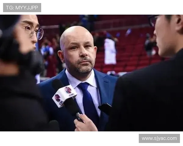 深入探讨上海篮球队团队协作的优势与不足分析