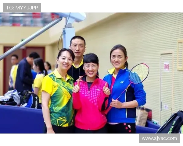 重庆羽毛球队与成都羽毛球队赛后复盘团队协作分析与经验总结